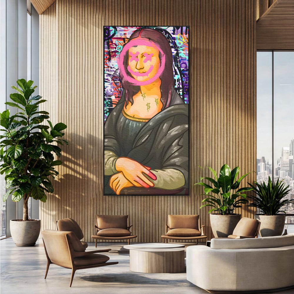 Tablou canvas cu tablou canvas cu mona lisa pop art, in rama de aluminiu negru, pe perete intr-un birou